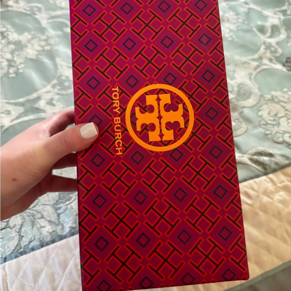 LIKE NEW TORY BURCH FLATS - Picture 3 of 9